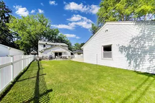 833 E Rockland Rd, Libertyville, IL 60048 - Photo 29