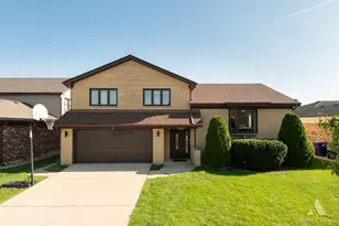 735 Yorkshire Ln, Des Plaines, IL 60016 - Photo 1