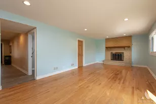 735 Yorkshire Ln, Des Plaines, IL 60016 - Photo 5