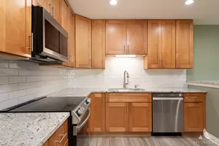 735 Yorkshire Ln, Des Plaines, IL 60016 - Photo 11