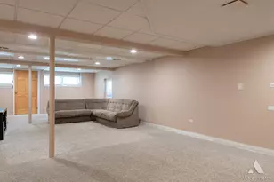 735 Yorkshire Ln, Des Plaines, IL 60016 - Photo 35