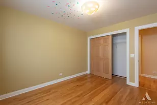 735 Yorkshire Ln, Des Plaines, IL 60016 - Photo 25