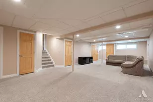 735 Yorkshire Ln, Des Plaines, IL 60016 - Photo 37