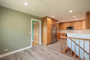 735 Yorkshire Ln, Des Plaines, IL 60016 - Photo 7