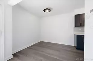 8330 Portsmouth Dr, Darien, IL 60561 - Photo 5