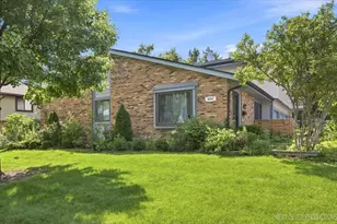 8330 Portsmouth Dr, Darien, IL 60561 - Photo 1