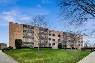 1101 S Hunt Club Dr, Mount Prospect, IL 60056 - Photo 3