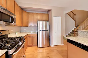 1050 Samantha Dr, Lake Zurich, IL 60047 - Photo 5