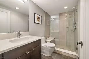 652 W Sheridan Rd, Chicago, IL 60613 - Photo 47