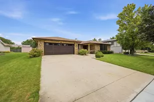 2122 Sherborn Ln, Schaumburg, IL 60193 - Photo 3
