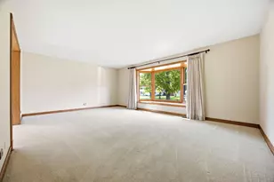 2122 Sherborn Ln, Schaumburg, IL 60193 - Photo 7