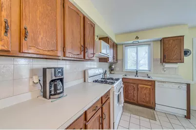 7236 Cottonwood Court #B, Willowbrook, IL 60527 - Photo 7
