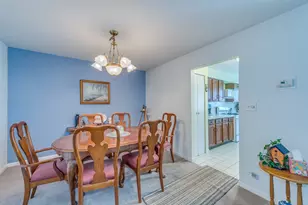 7236 Cottonwood Ct, Willowbrook, IL 60527 - Photo 5
