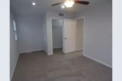 2096 Limestone Lane, Carpentersville, IL 60110 - Photo 15