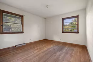 38W135 McDonald Rd, Elgin, IL 60124 - Photo 7