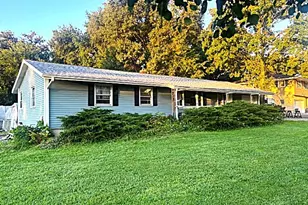 38W135 McDonald Rd, Elgin, IL 60124 - Photo 1