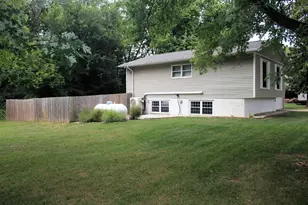 3457 Nancy Ln, Clifton, IL 61727 - Photo 3