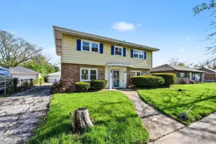 148 Blackhawk Dr, Park Forest, IL 60466 - Photo 1