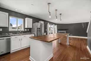 802 Wilson St, Waterman, IL 60556 - Photo 9