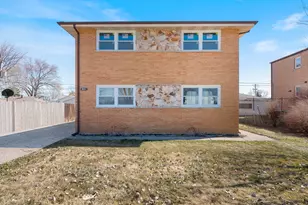 7653 S Roberts Rd, Bridgeview, IL 60455 - Photo 1