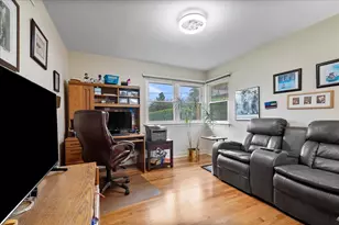 3805 W Jarlath St, Lincolnwood, IL 60712 - Photo 13