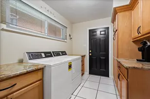 3805 W Jarlath St, Lincolnwood, IL 60712 - Photo 25