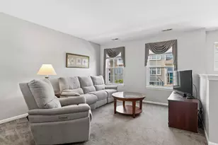 530 Lincoln Station Dr, Oswego, IL 60543 - Photo 3