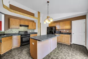 1632 Fredericksburg Ln, Aurora, IL 60503 - Photo 5