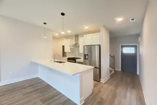 110 Lily Ln, Wheeling, IL 60090 - Photo 5
