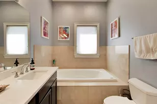 1353 W Grand Ave, Chicago, IL 60642 - Photo 19