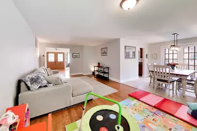 6001 Ross Drive, Woodridge, IL 60517 - Photo 7