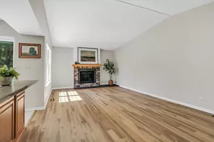 932 Chase Ct, Gurnee, IL 60031 - Photo 3