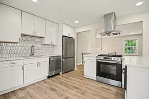 1312 W Oakmont Rd, Hoffman Estates, IL 60169 - Photo 9