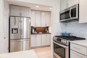 324 N Highview Ave, Elmhurst, IL 60126 - Photo 9