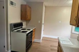 708 Henry St, Peru, IL 61354 - Photo 7