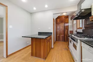 718 S Naperville Rd, Wheaton, IL 60189 - Photo 9