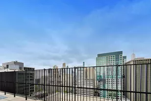 201 E Chestnut St, Chicago, IL 60611 - Photo 49