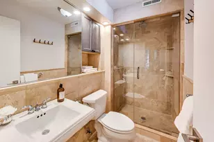 201 E Chestnut St, Chicago, IL 60611 - Photo 7