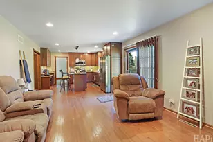 1109 Hollywood Blvd, McHenry, IL 60050 - Photo 9