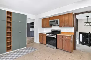 215 Edgebrook Dr, Bloomingdale, IL 60108 - Photo 7