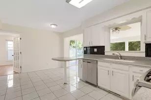 421 Collen Dr, Lombard, IL 60148 - Photo 7