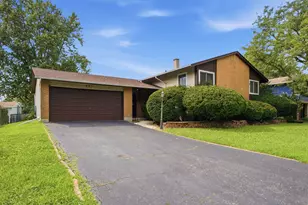 607 N Ashbury Ave, Bolingbrook, IL 60440 - Photo 1
