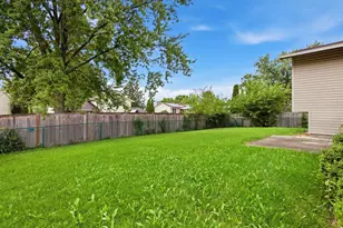 607 N Ashbury Ave, Bolingbrook, IL 60440 - Photo 3