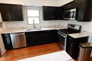 608 Thackeray Ln, Fox River Grove, IL 60021 - Photo 7