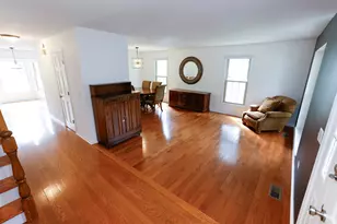 608 Thackeray Ln, Fox River Grove, IL 60021 - Photo 13