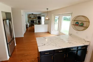 608 Thackeray Ln, Fox River Grove, IL 60021 - Photo 9