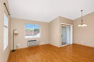 1623 Silverstone Dr, Carpentersville, IL 60110 - Photo 3