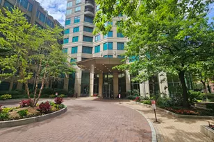 400 N La Salle Dr, Chicago, IL 60654 - Photo 1