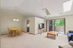 1410 W Partridge Ln, Arlington Heights, IL 60004 - Photo 3