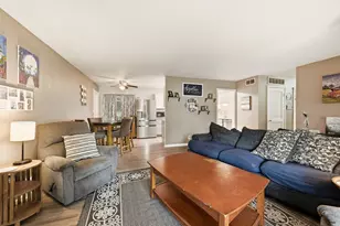 16 Greenbriar Dr, Montgomery, IL 60538 - Photo 9
